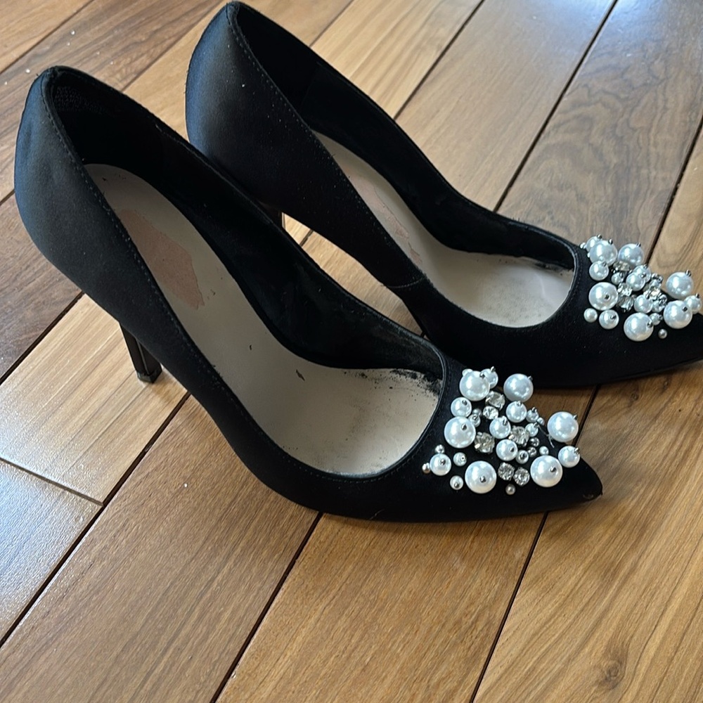 Nine West Formal Pump w/ Pearls